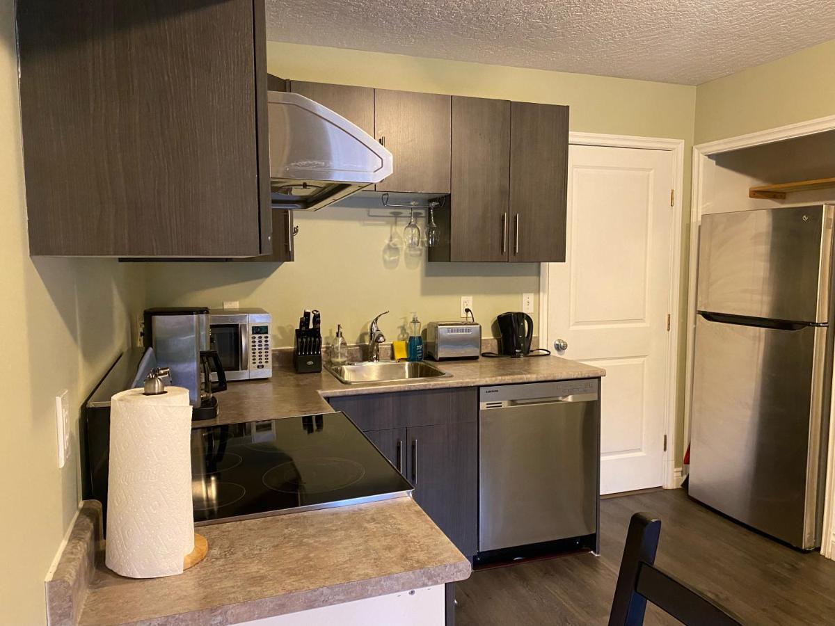 1 Bedroom Suite In Langford. Victoria Eksteriør billede