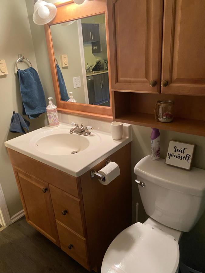 1 Bedroom Suite In Langford. Victoria Eksteriør billede