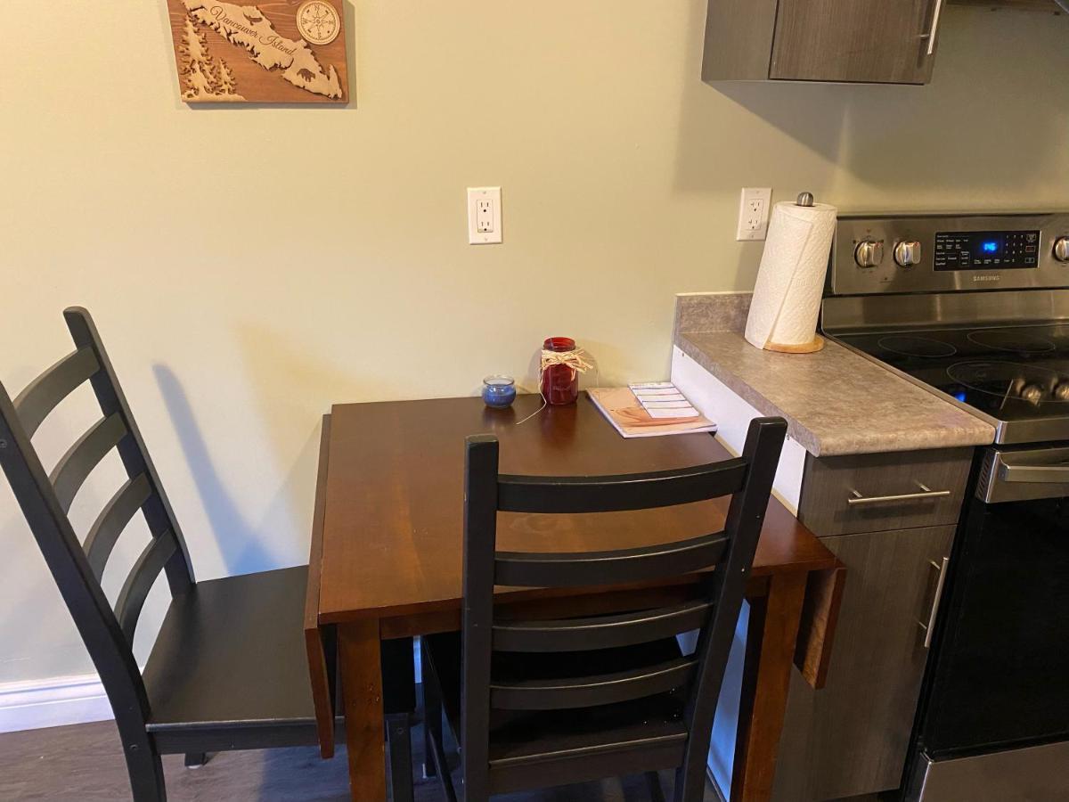 1 Bedroom Suite In Langford. Victoria Eksteriør billede